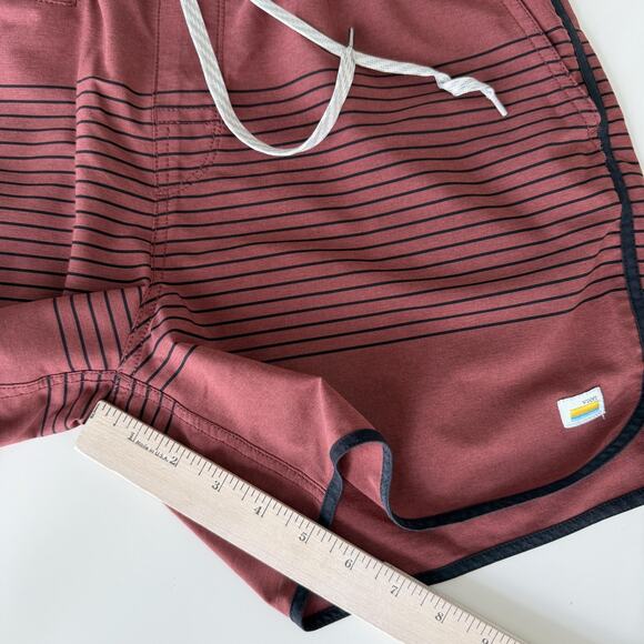 Vuori Bank Shorts Mens Small Red Currant Black Striped Athletic Drawstring Gym - Picture 9 of 9